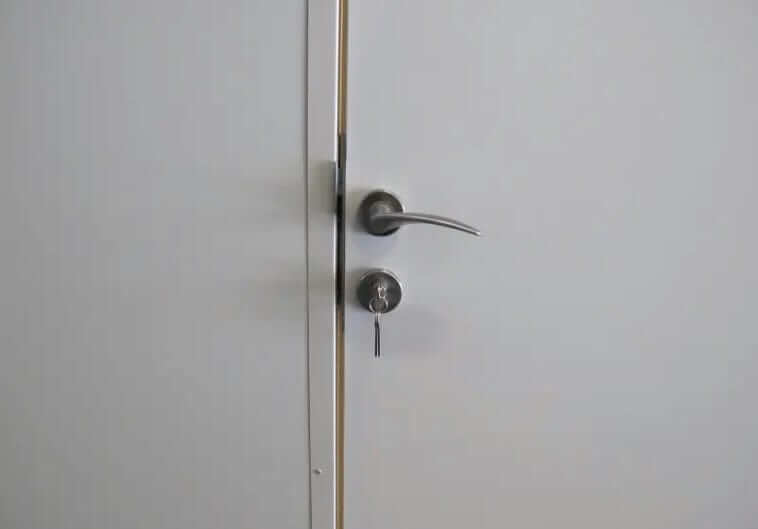 Duramax 13' x 10' Flat Roof Insulated Building Door Handle 30832
