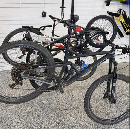 Garage Gator Space-Saving Bike Hoist – 220 lb 68224K