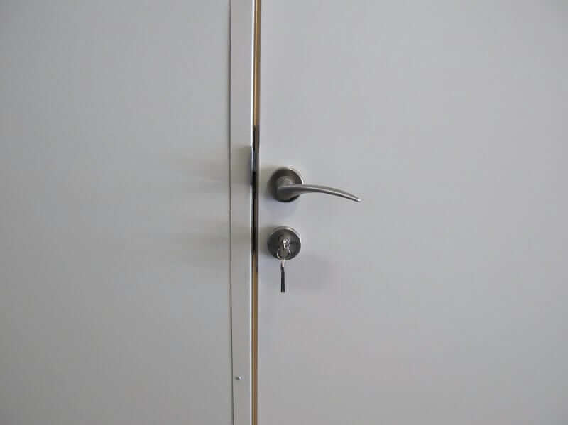 Duramax 22' x 10' Flat Roof Insulated Building Door handle 30872