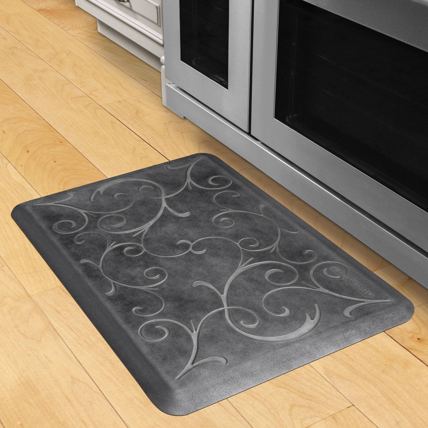 Wellnessmats Bella Estates Shades of Silver EB32WMRBNBLK,Onyx Kitchen floor mats that resist punctures, heat, dirt and stains. A floor mat that provides cushion and nonslip surface. 