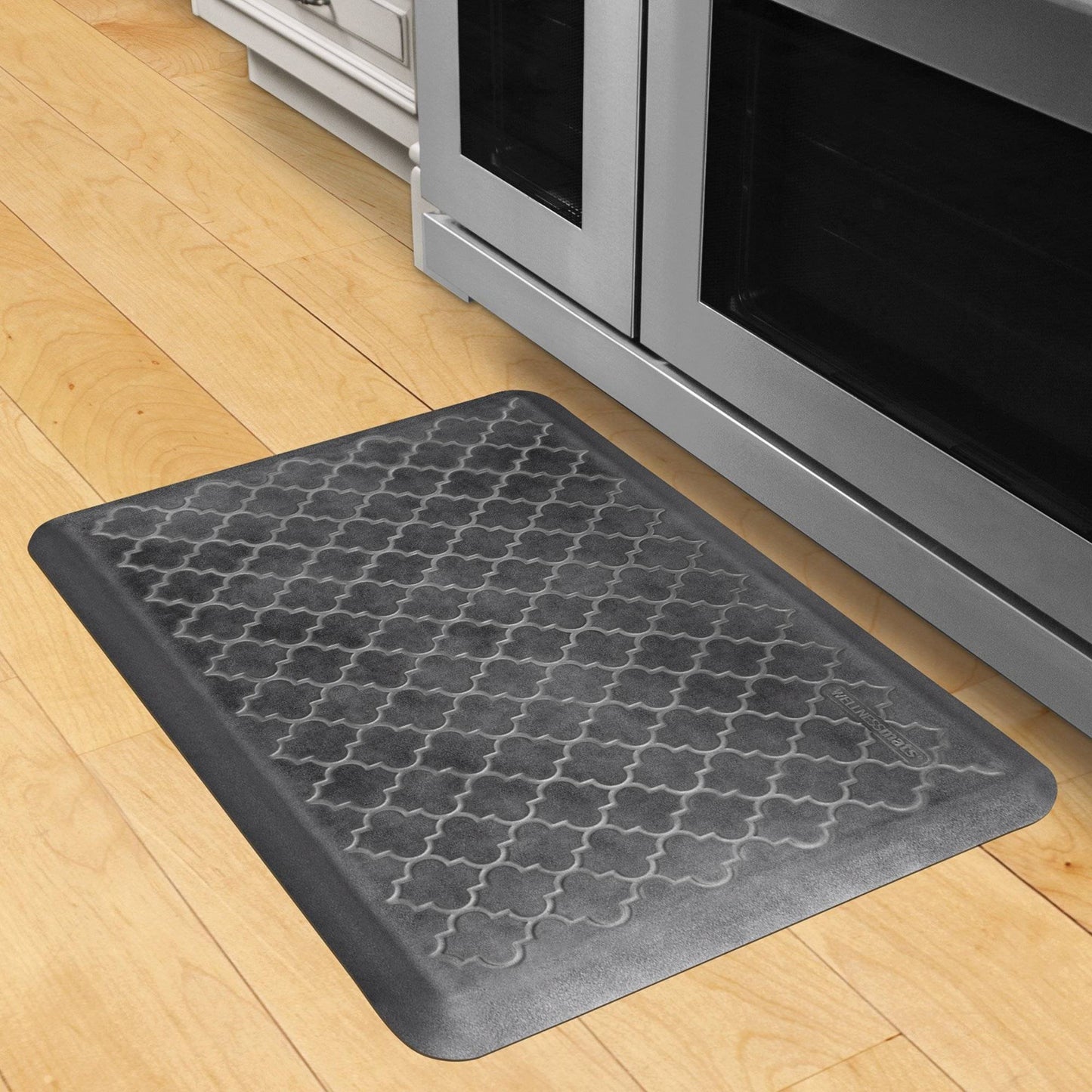 Wellnessmats Trellis EstatesShades of Silver ET32WMRBNBLK,Onyx Wellnessmats offers high quality collections of kitchen mats and kitchen rugs.