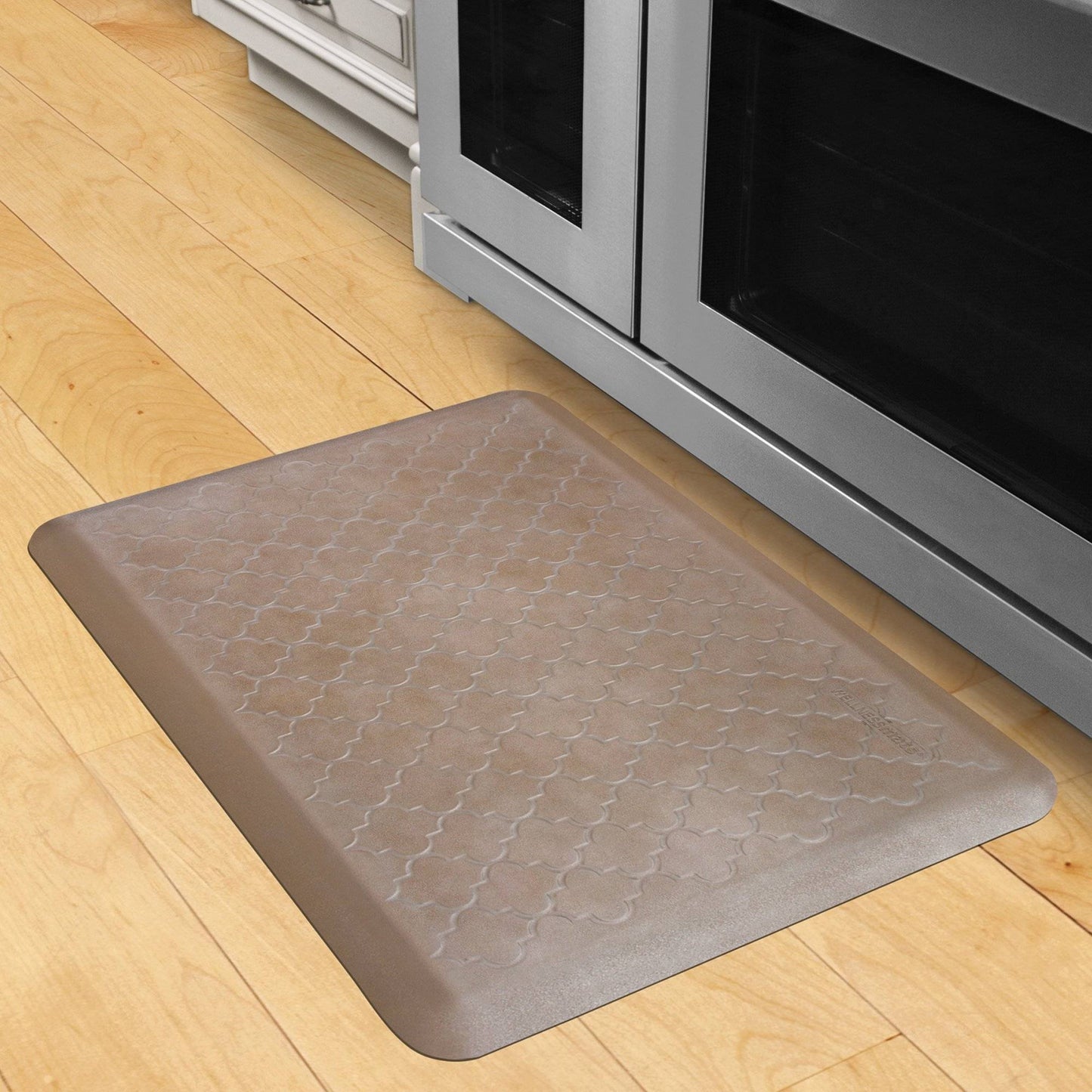 Wellnessmats Trellis Estates Shades of Silver ET32WMRBNTAN,Sandstone A stain and heat resistant kitchen mat. A floor mat made of 100% Polyurethane